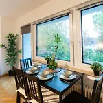Cozy With Kitchen + Balcony New! *
