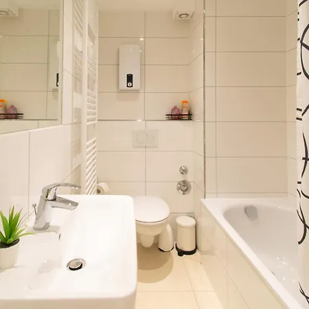 Cozy With Kitchen + Balcony New! Έσσεν