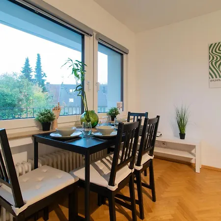 Cozy With Kitchen + Balcony New!