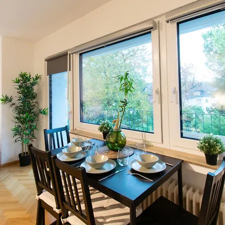 Cozy With Kitchen + Balcony New! *