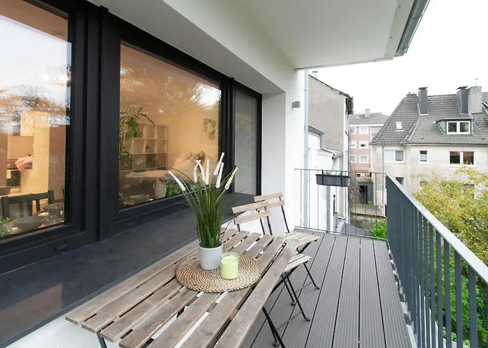 아파트 Cozy With Kitchen + Balcony New! 에센