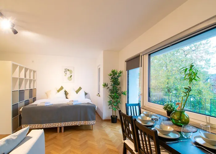 Cozy With Kitchen + Balcony New! *