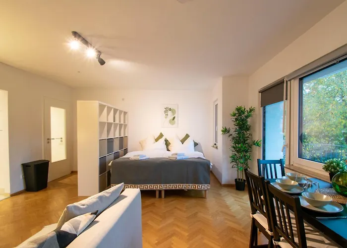 아파트 Cozy With Kitchen + Balcony New! 에센