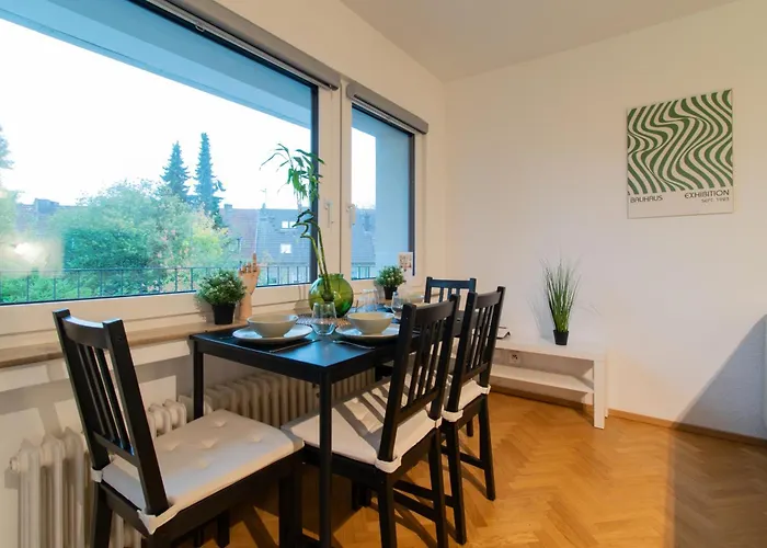 Cozy With Kitchen + Balcony New!