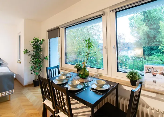 Cozy With Kitchen + Balcony New! *