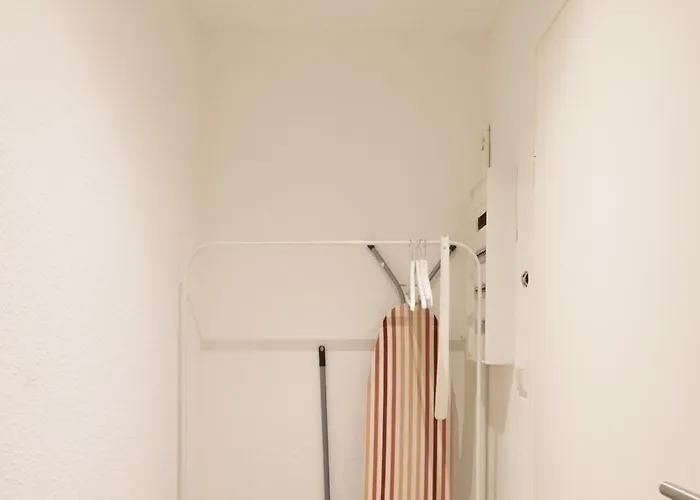 Cozy With Kitchen + Balcony New!